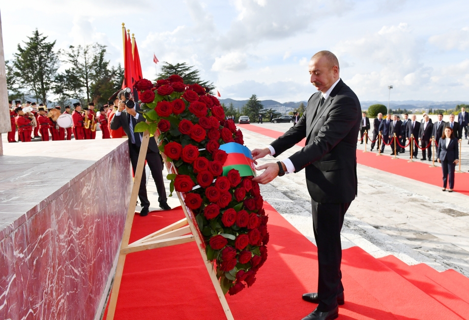 President Ilham Aliyev visited “ Mother Albania” monument in Tirana VIDEO