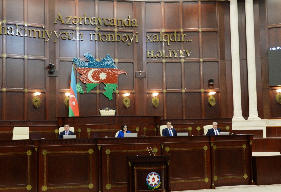 Milli Məclisdə 2023-cü ilin dövlət büdcəsi zərfinə daxil olan qanun layihələri müzakirə edilir