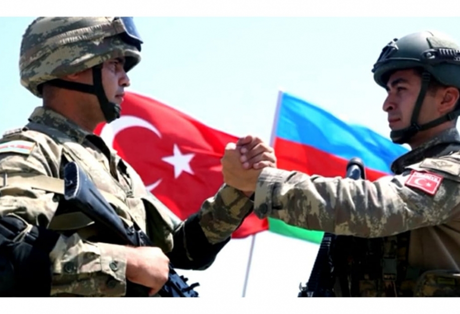 Fotosu Türk və Azərbaycan əsgərinin dostluq rəmzinə çevrildi - qazi Babək Abbasov məşhurlaşacağını gözləmirdi FOTO VİDEO