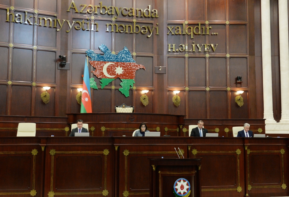Milli Məclisdə 2023-cü ilin dövlət büdcəsi zərfinə daxil olan qanun layihələrinin müzakirəsi davam etdirilir