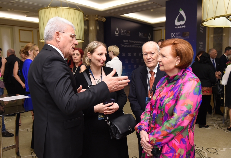 Bosniya və Herseqovinanın Rəyasət Heyətinin sabiq Sədri Şefik Caferoviç Nizami Gəncəvi Beynəlxalq Mərkəzinin üzvü olub