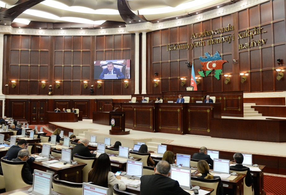 Законопроект «О прожиточном минимуме в Азербайджанской Республике на 2023 год» одобрен в первом чтении