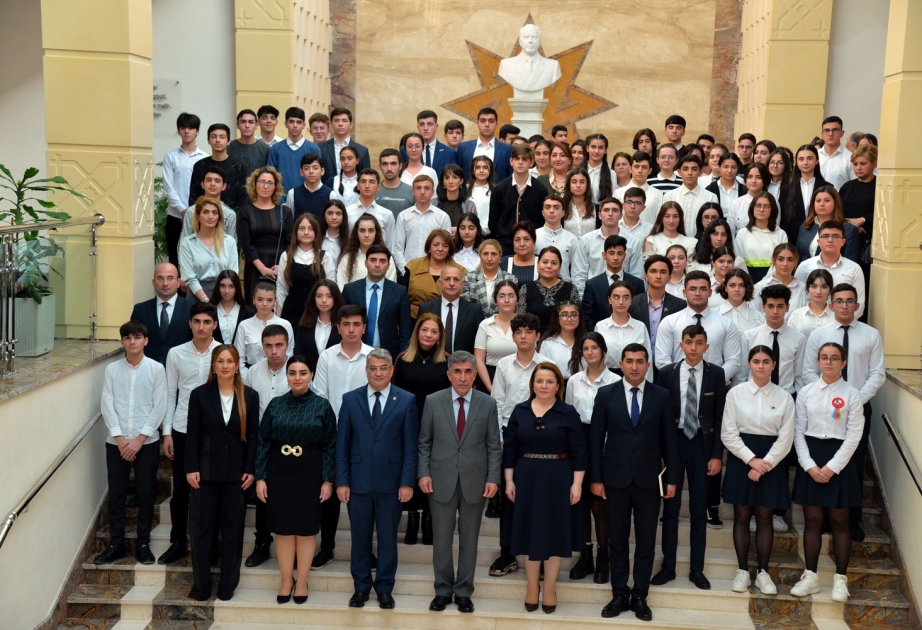 Bakı məktəblərində Heydər Əliyev irsinin öyrədilməsi ilə bağlı dərslərə başlanılıb
