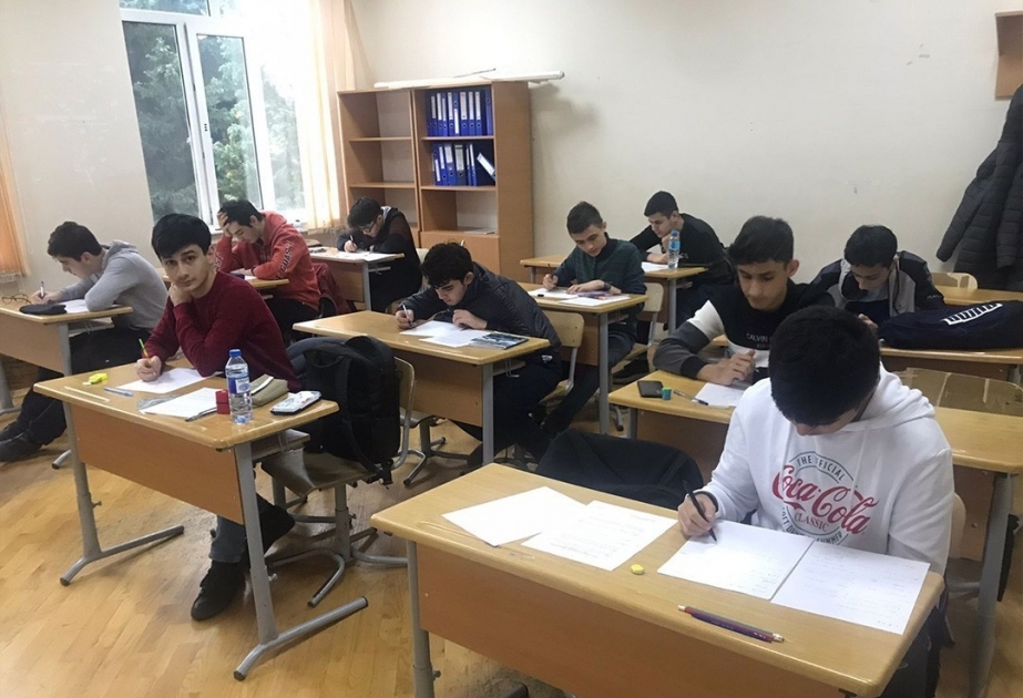 Riyaziyyat fənni üzrə beynəlxalq olimpiadalara hazırlaşan şagirdlər üçün dərslər keçirilir