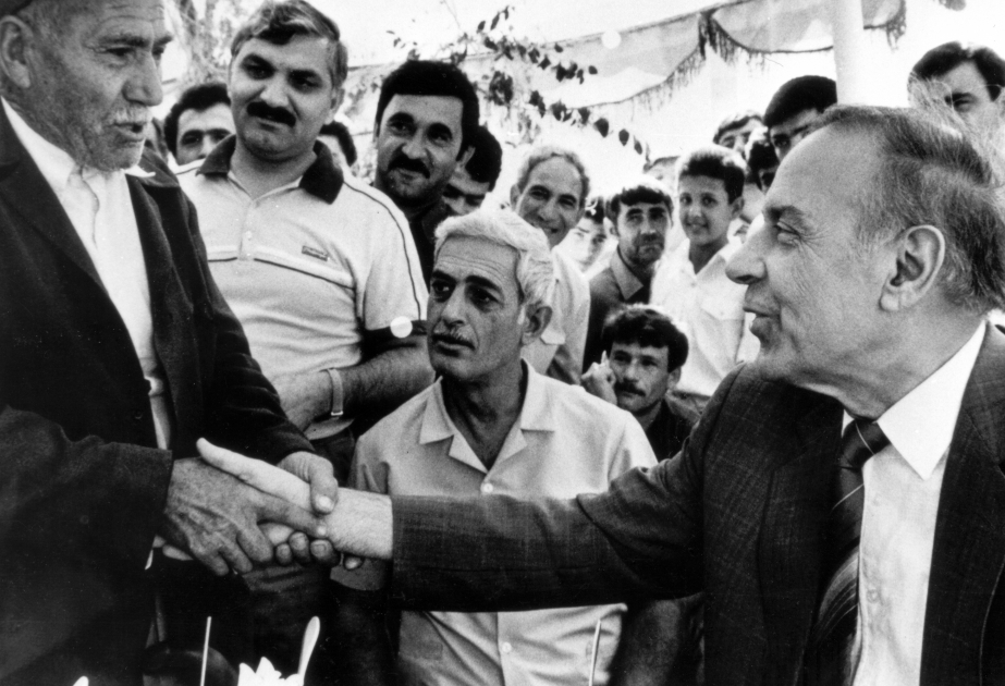 لحظات من العمر المهدى للشعب: عام 1990م
