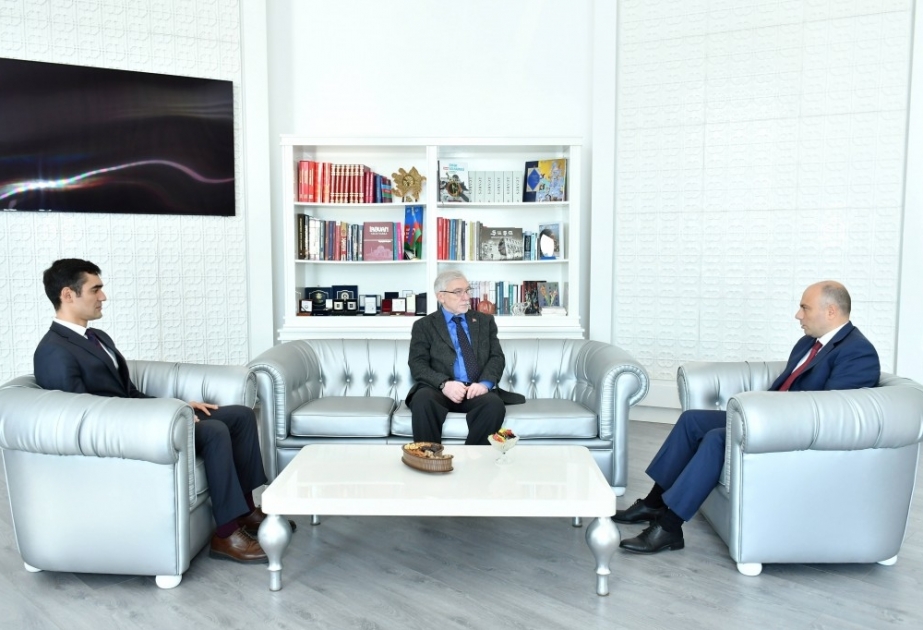 Mədəniyyət naziri Anar Kərimov kinorejissor Oleq Səfərəliyevlə görüşüb