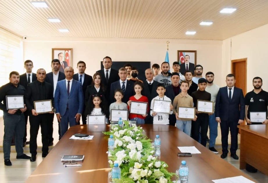 Şirvanda idmançılar və intellektual bilik yarışının qalibləri Fəxri fərmanla təltif ediliblər