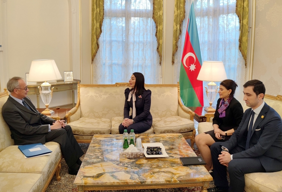 El representante de la Cancillería francesa realizó una visita de cortesía a la Embajada de Azerbaiyán