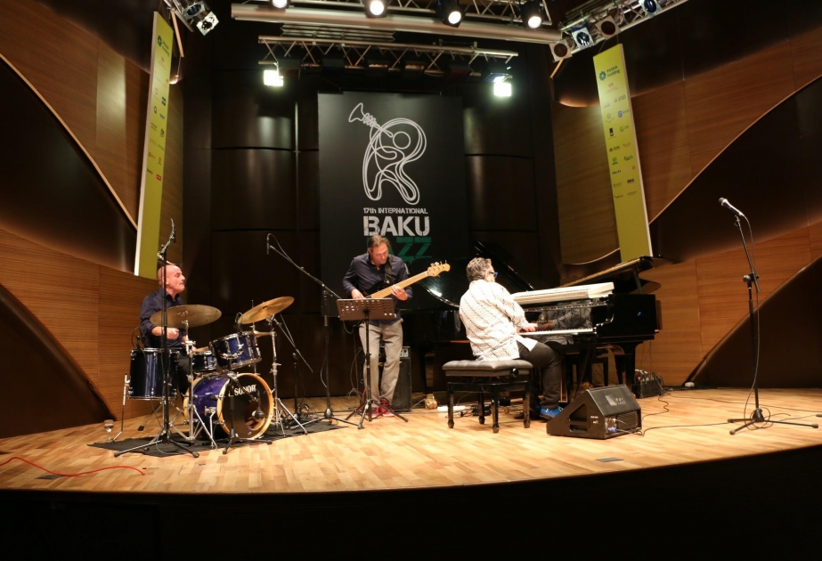 Bakıda dünyaşöhrətli caz pianoçu Mayk del Ferronun konserti təşkil edilib