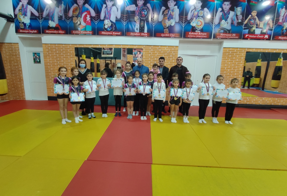 Bərdədə idmançılar akrobatika gimnastikası üzrə rayon birinciliyində qüvvələrini sınayıblar