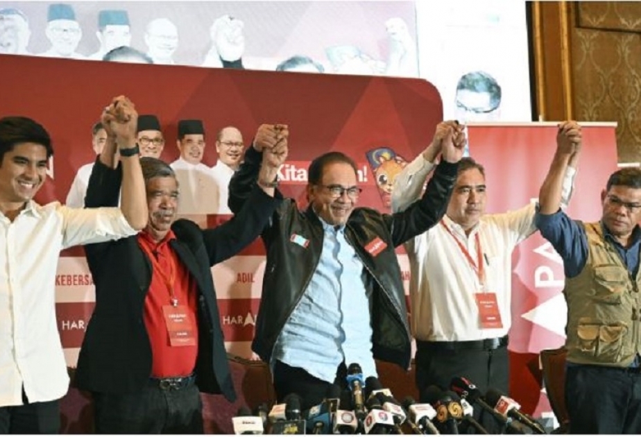 Malayziyada keçirilən parlament seçkilərində heç bir koalisiya tam üstünlük qazana bilməyib