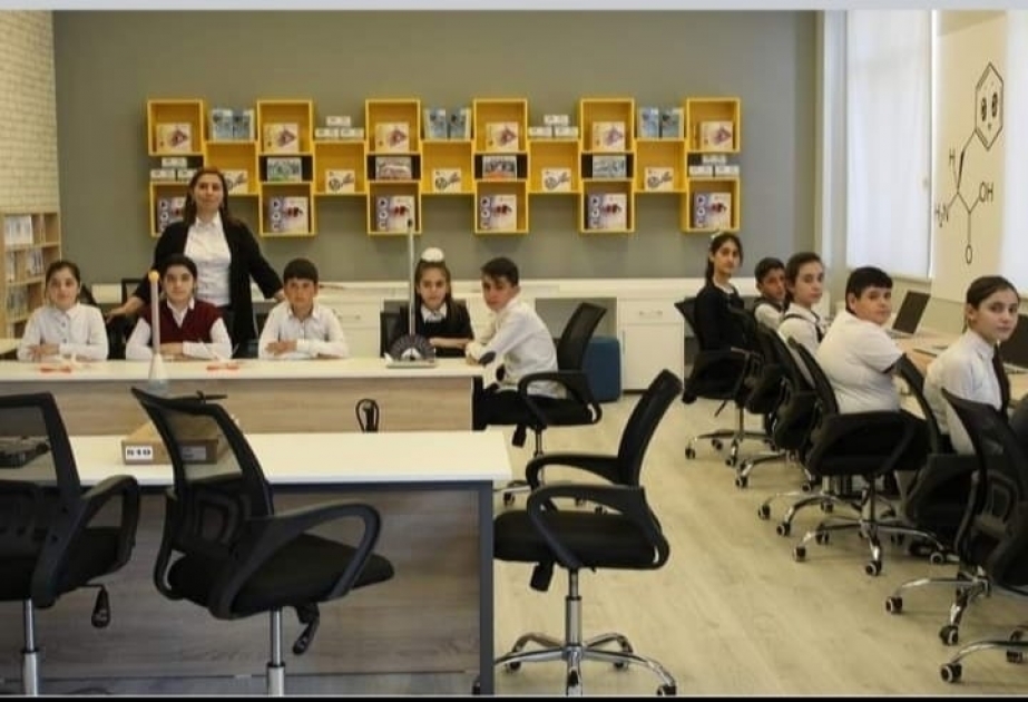 Ağdamlı məktəblilər elektromexanika mühəndisliyi dərnəyində proqramlaşdırma bacarığına yiyələnirlər