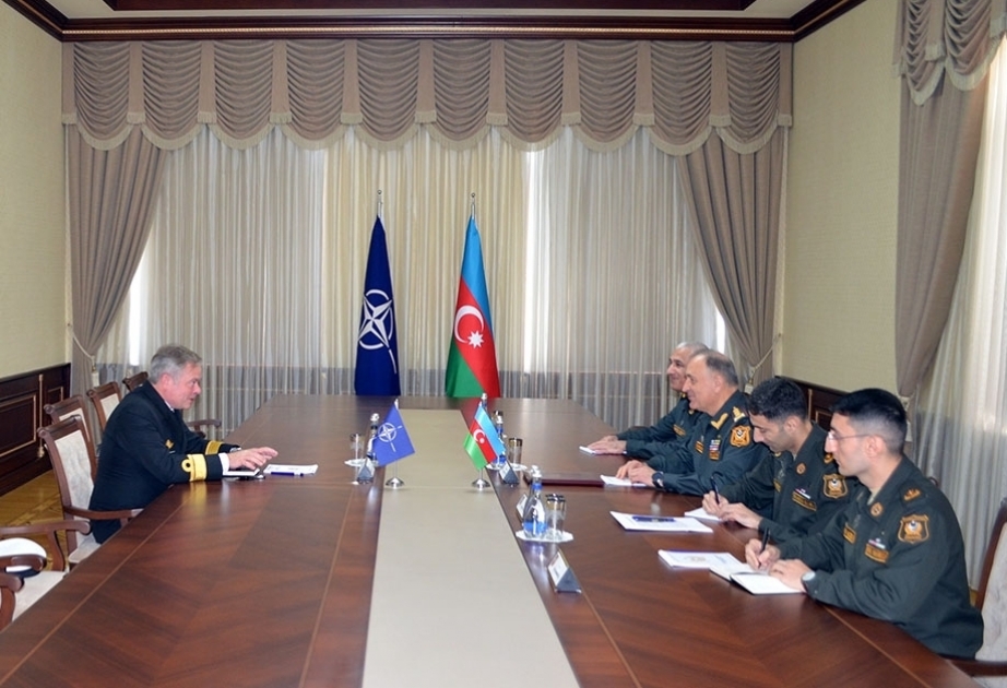 El Jefe del Estado Mayor General del Ejército de Azerbaiyán se reunió con el Jefe Adjunto del Cuartel General Supremo de las Fuerzas Aliadas de la OTAN en Europa