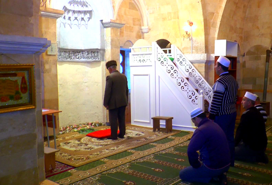 Tikinti üslubuna görə dünyada cəmi dörd belə məscid var –  Qobustandan reportaj VİDEO