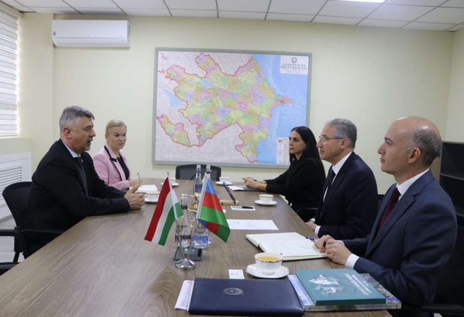 Los temas de protección ambiental se discutieron entre el embajador de Hungría y el ministro de Ecología y Recursos Naturales de Azerbaiyán