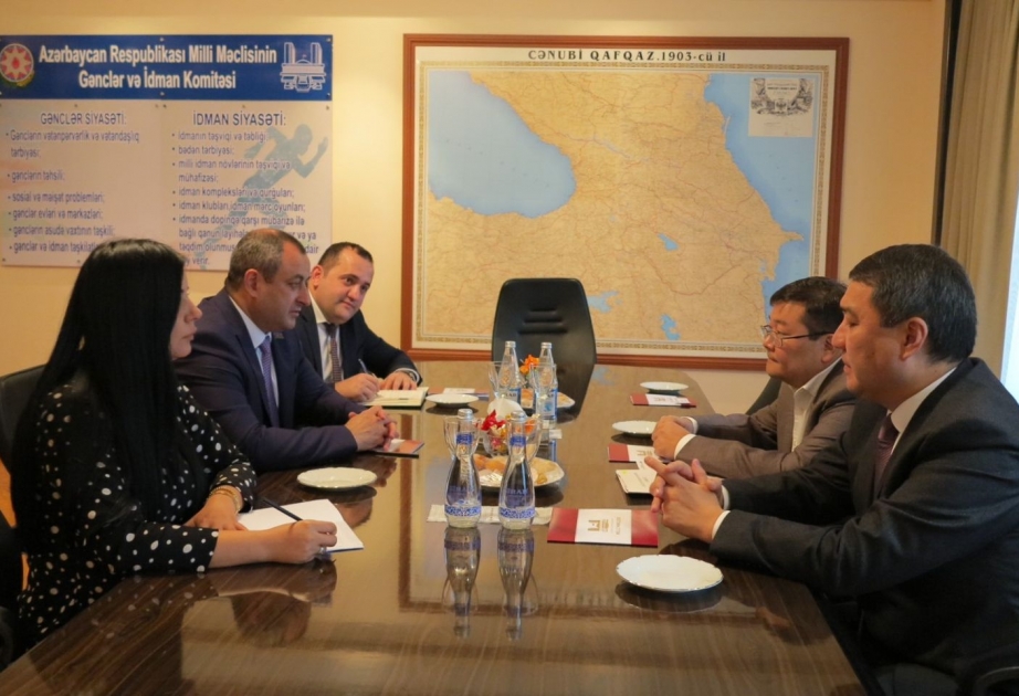 Milli Məclis sədrinin müavini Qazaxıstan parlamentinin deputatı ilə görüşüb