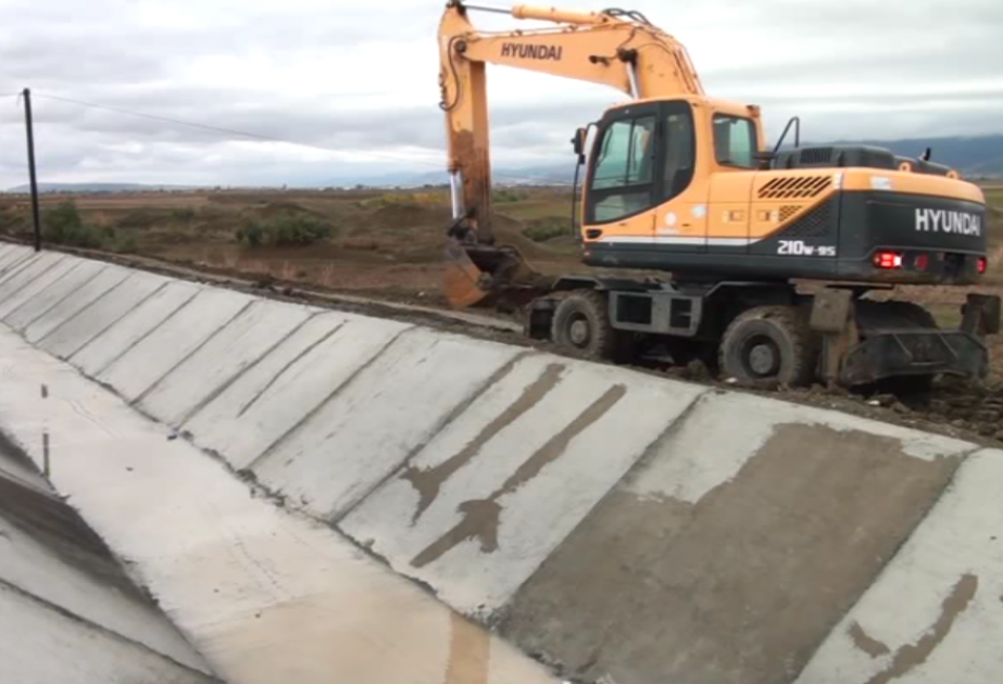 Ağsuda Maşın Qolu kanalının 1200 metr hissəsi beton üzlüyə alınıb VİDEO