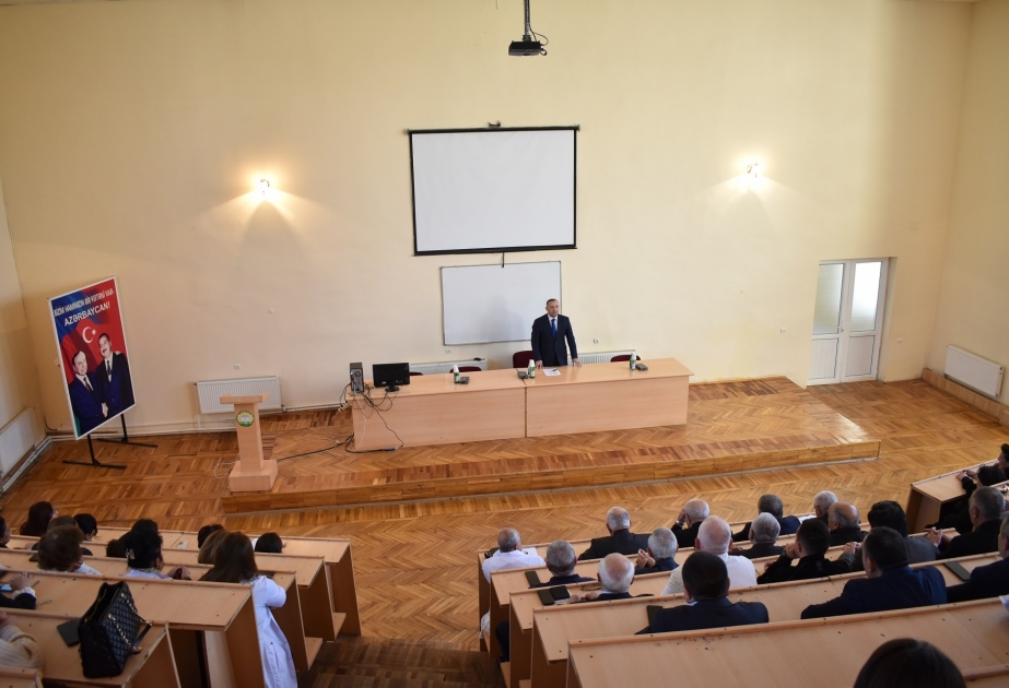 ADAU-da professor-müəllim heyəti ilə silsilə görüşlər keçirilir