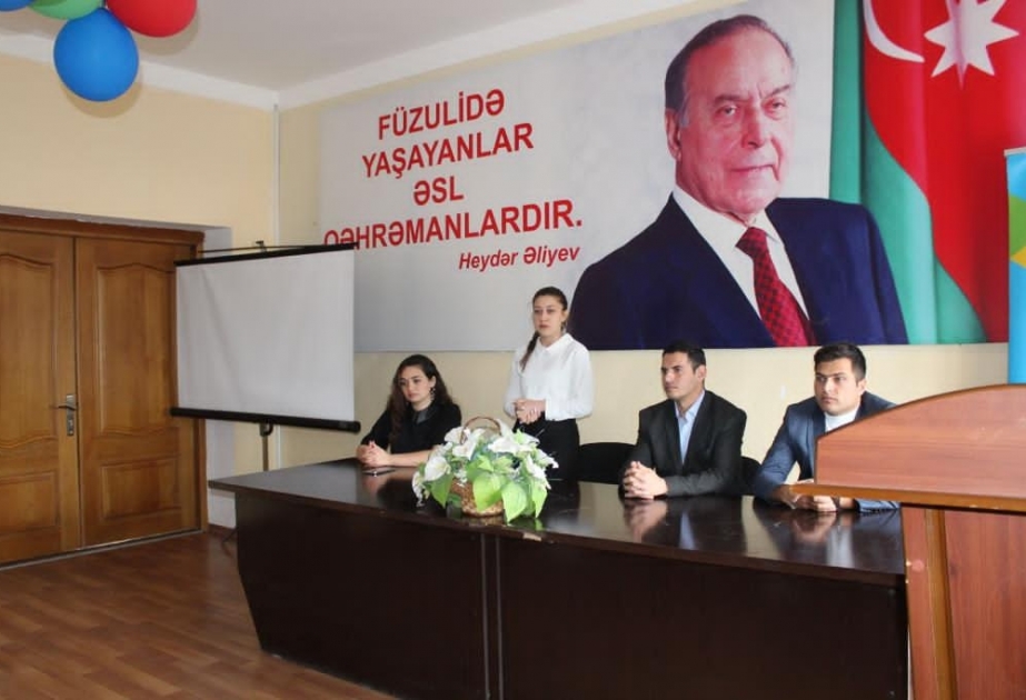 Füzulidə şagirdlər erkən nikahların törədə biləcəyi fəsadlar barədə maarifləndiriliblər