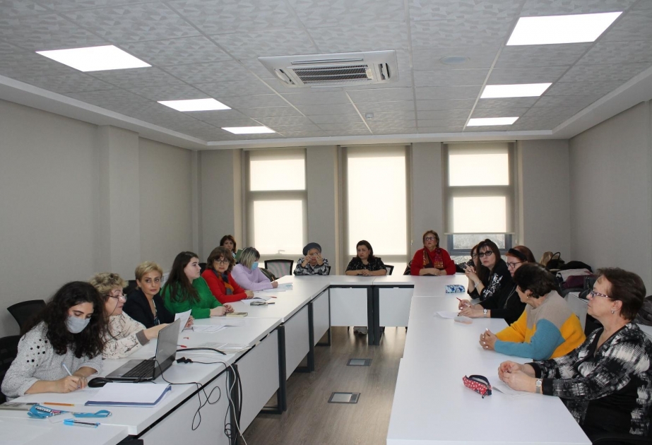 DİM-də qəbul və buraxılış imtahanı modelinə uyğun tapşırıq nümunələri müzakirə olunub