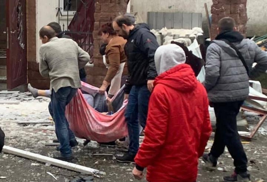Kiyev vilayətində çoxmərtəbəli yaşayış binası raketlə vurulub, dağıntılar var