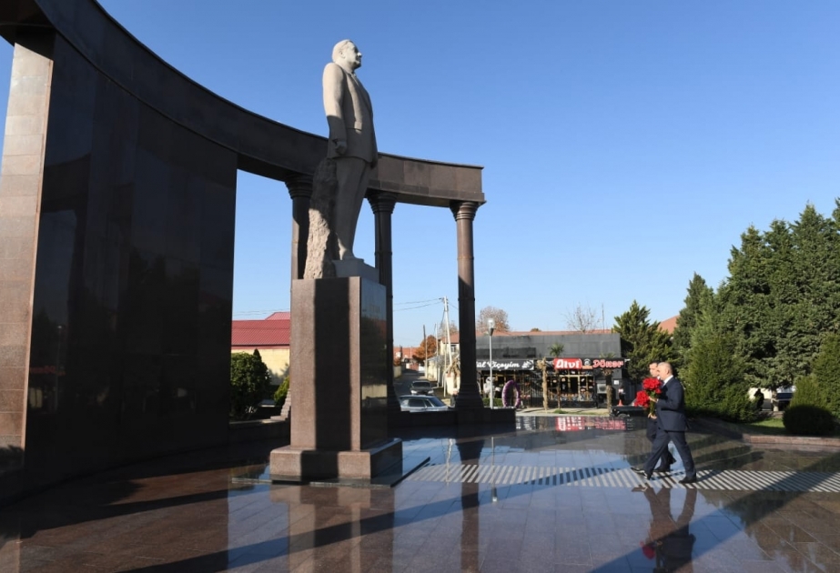 "Azərişıq" ASC-nin sədri Şəmkir və Gədəbəy rayonlarından olan vətəndaşların müraciətlərini dinləyib