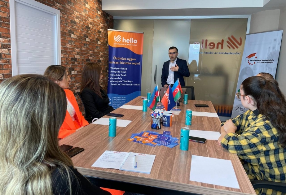 ®  Hello İxtisaslaşdırma və İnkişaf Mərkəzində Sosial Media Marketinq dərslərinə start verilib