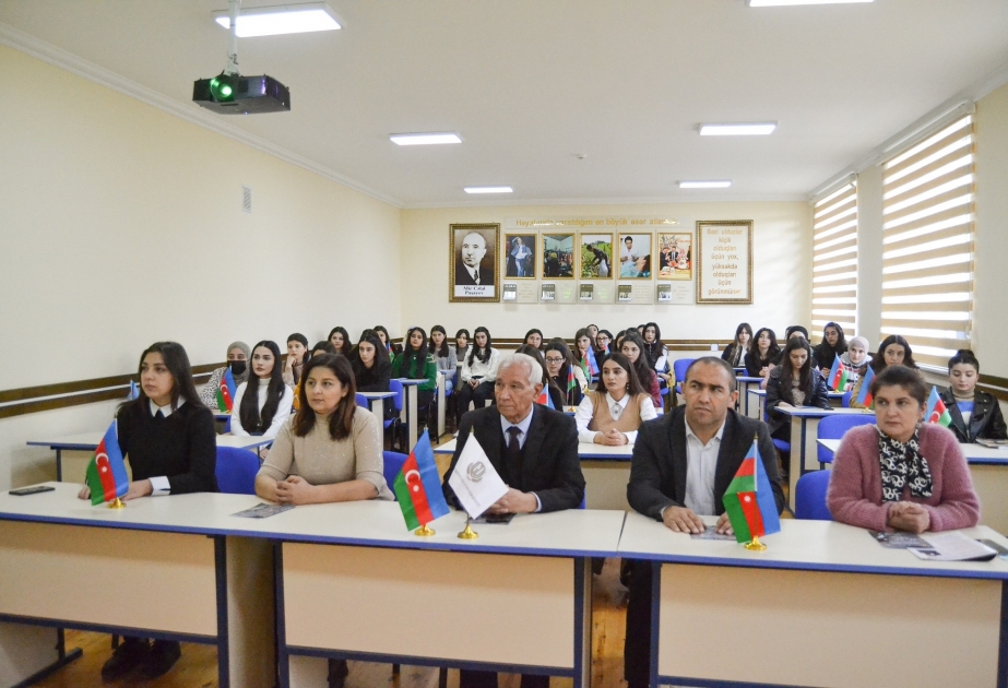 Gəncə Dövlət Universitetində Mirzə Şəfi Vazehə həsr olunan elmi seminar keçirilib