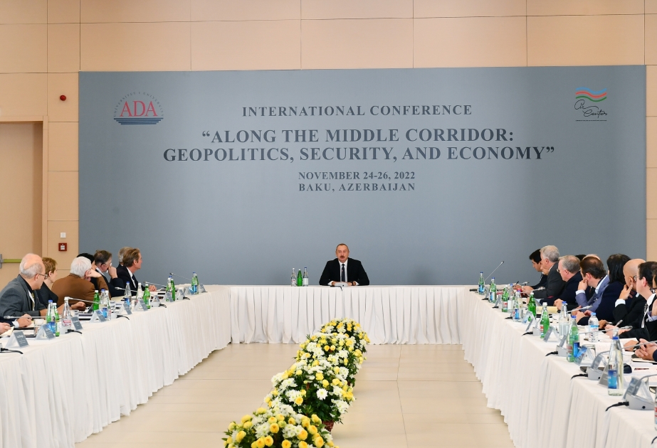Bakú acoge una conferencia internacional bajo el lema "A lo largo del Corredor Medio: Geopolítica, seguridad y economía"  El presidente Ilham Aliyev asiste a la conferencia