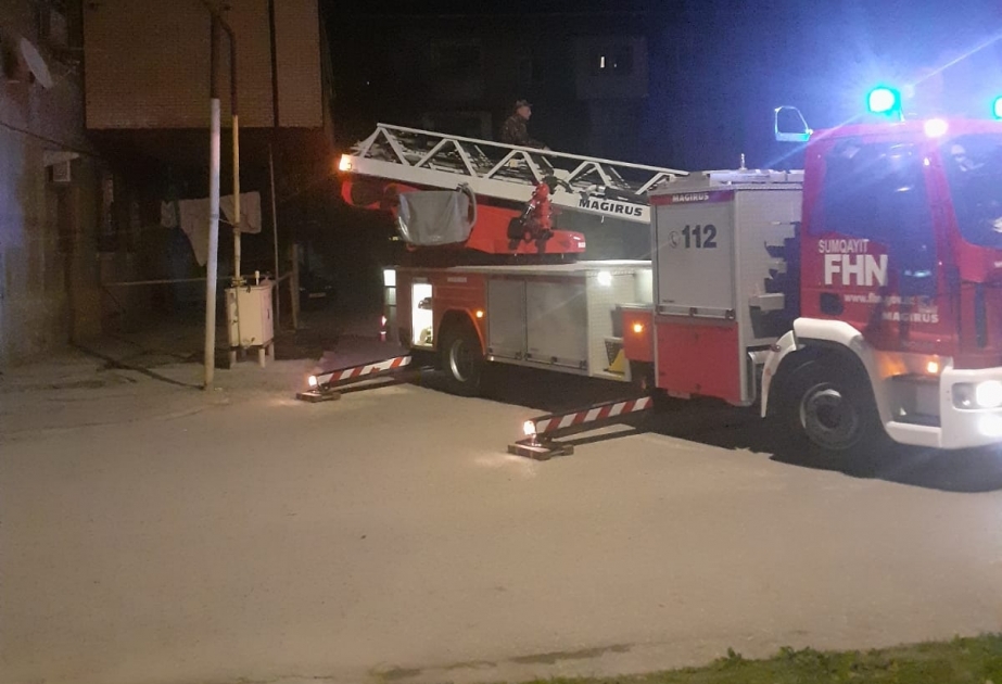 Sumqayıt şəhərində binadan yıxılan vətəndaşa kömək göstərilib