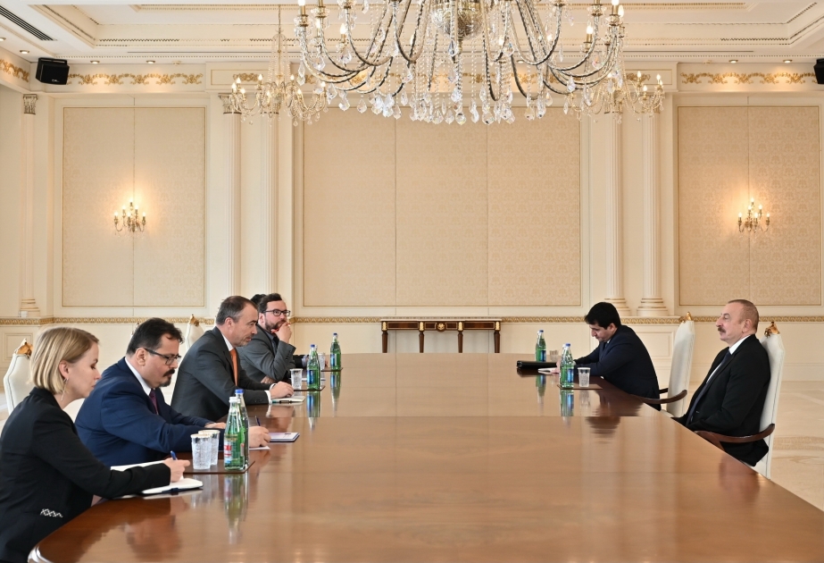 الرئيس إلهام علييف يلتقي المبعوث الأوروبي الخاص تويفو كلار