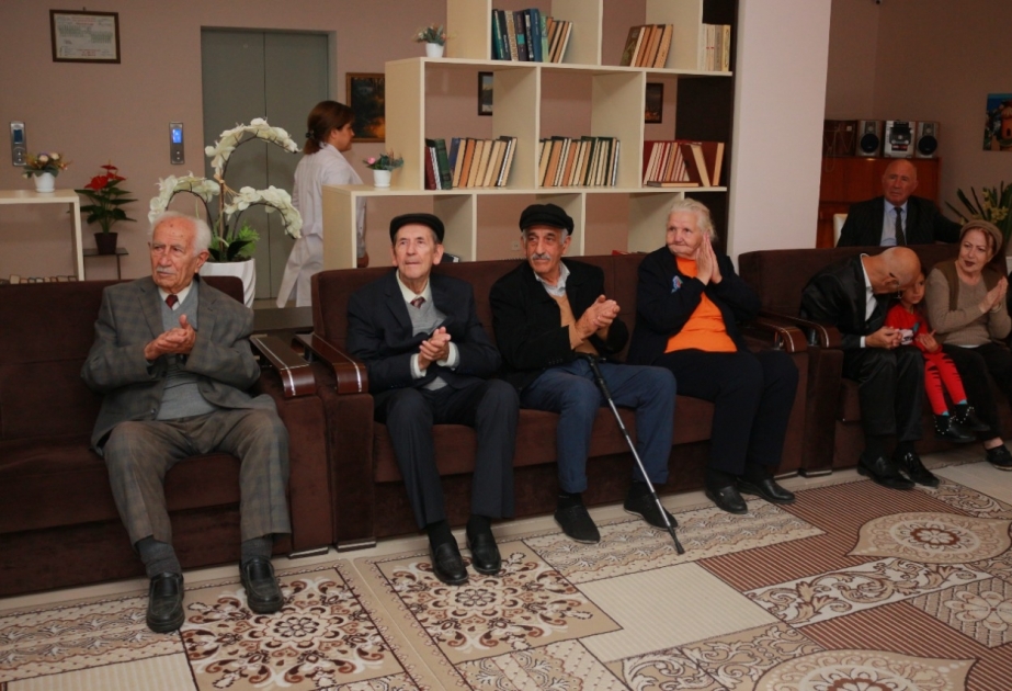 ADA Universitetinin tələbələri ahıllarla görüşüblər