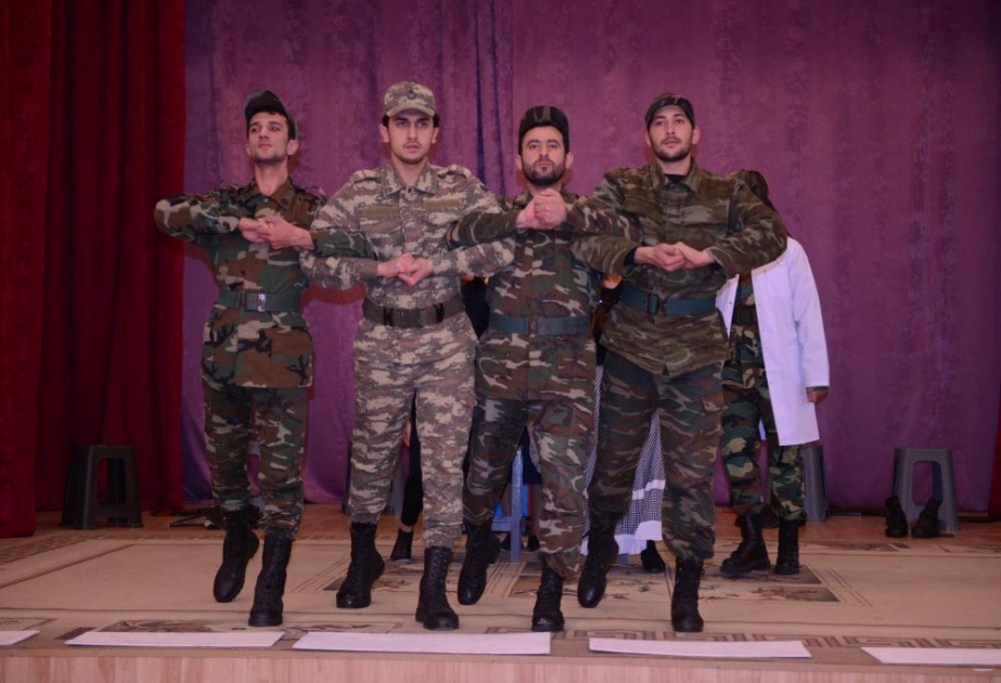 Lənkəran teatrı Lerikdə “Haqqın 44 günü” tamaşasını nümayiş etdirib