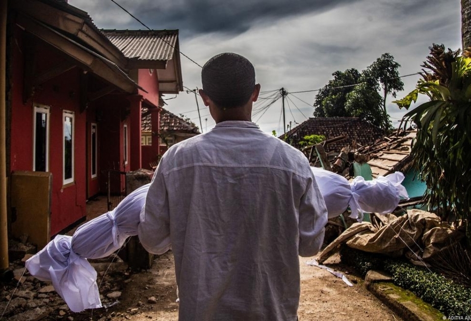 Death toll of Indonesia's earthquake rises to 310, 24 missing