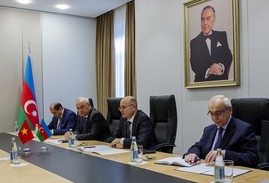 Azerbaiyán pretende ampliar la cooperación con Vietnam en materia de refinado de petróleo