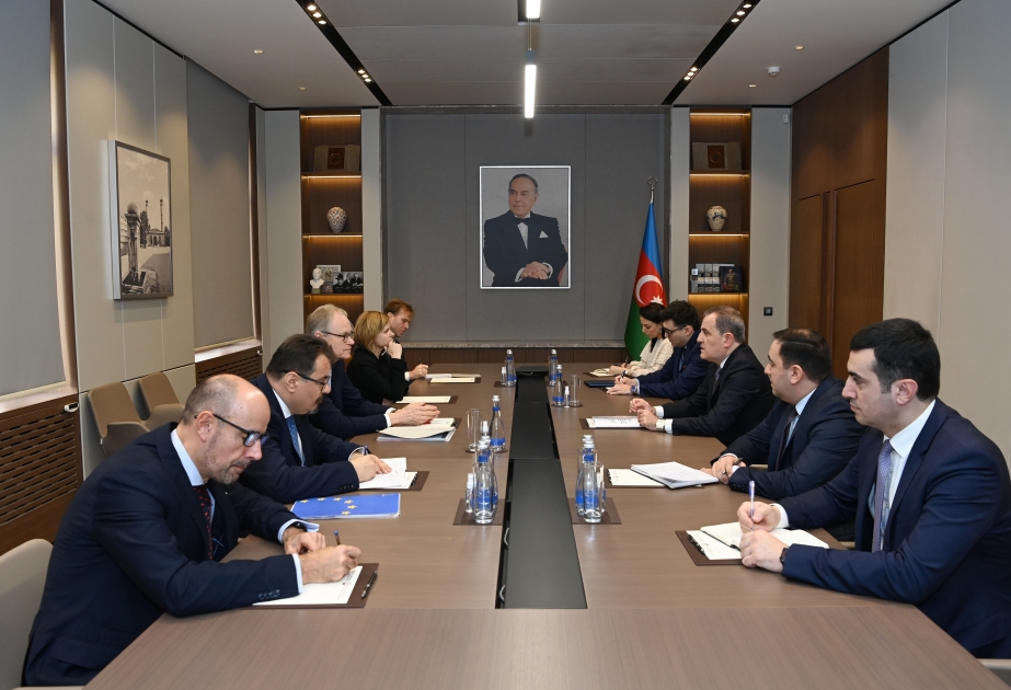 El Ministro de Asuntos Exteriores de Azerbaiyán se reúne con un Funcionario de la UE