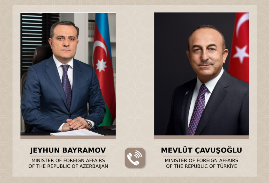 Aserbaidschanische und türkische Chefdiplomaten führen Telefonat