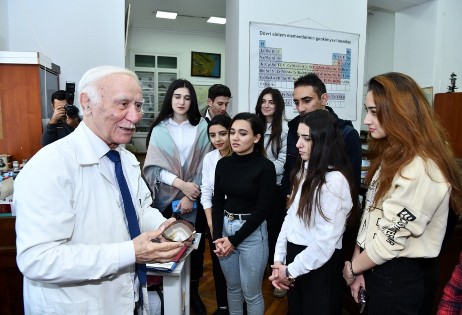 “ASAN Könüllüləri” Gənclər Təşkilatının bir qrup üzvü ADNSU-da mineral eksponatlarla tanış olublar