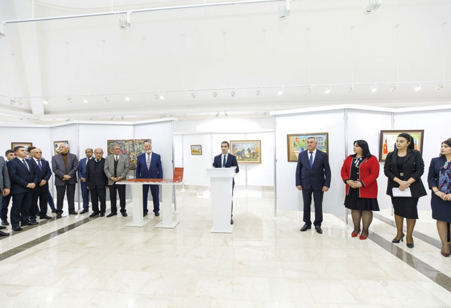 “Naxçıvan rəssamlarının ensiklopediyası”nın təqdimatı keçirilib
