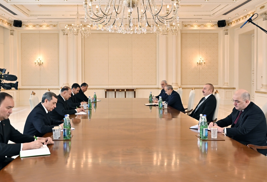 Le président Ilham Aliyev reçoit une délégation turkmène   VIDEO   