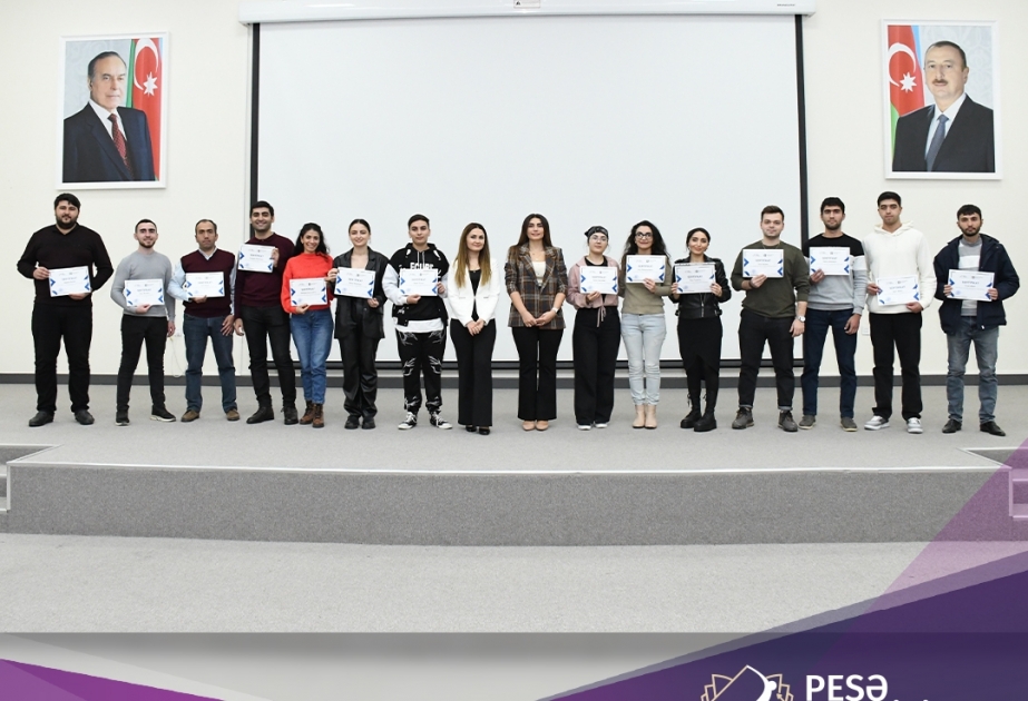 SQL proqramçı ixtisası üzrə təlim başa çatıb