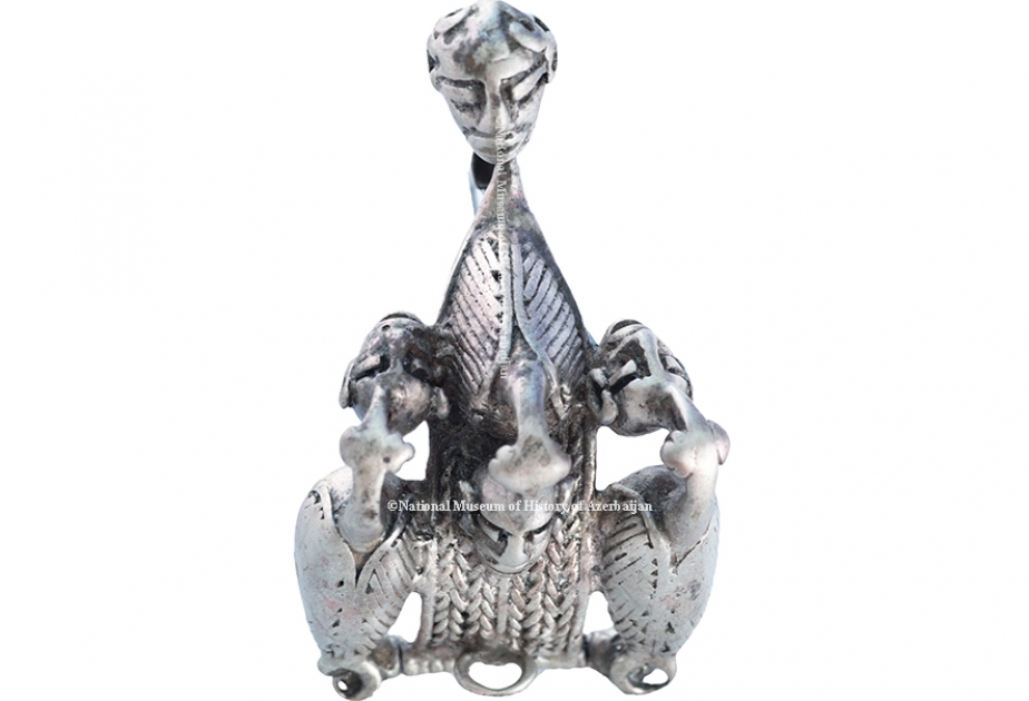 Tarix Muzeyinin incilərindən: gümüş fibula-sancağı