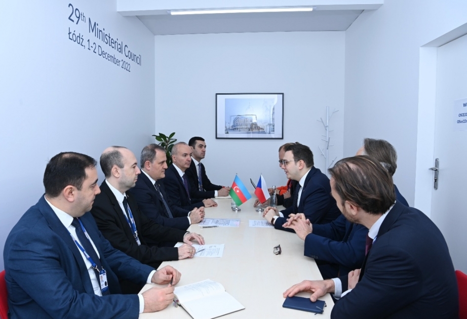 Canciller azerbaiyano se reúne con el Ministro de Asuntos Exteriores checo