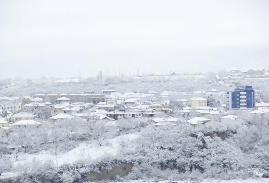 Erster Schnee hüllt nördliche Regionen Aserbaidschans ganz in Weiß