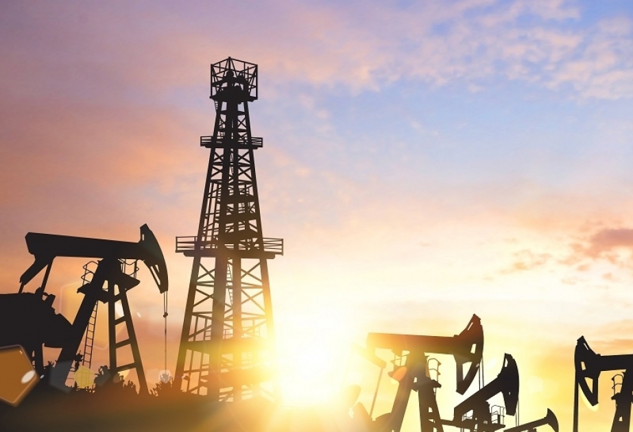 Цена барреля азербайджанской нефти превысила 90 долларов

