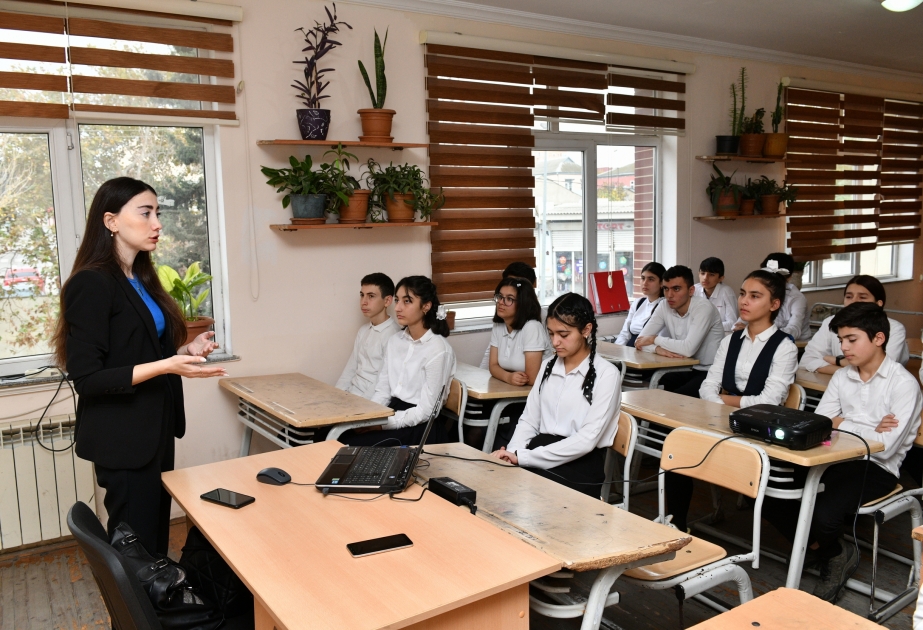 Məktəblərdə onlayn təhdidlər və kibergigiyena qaydalarına dair təlimlər təşkil olunub