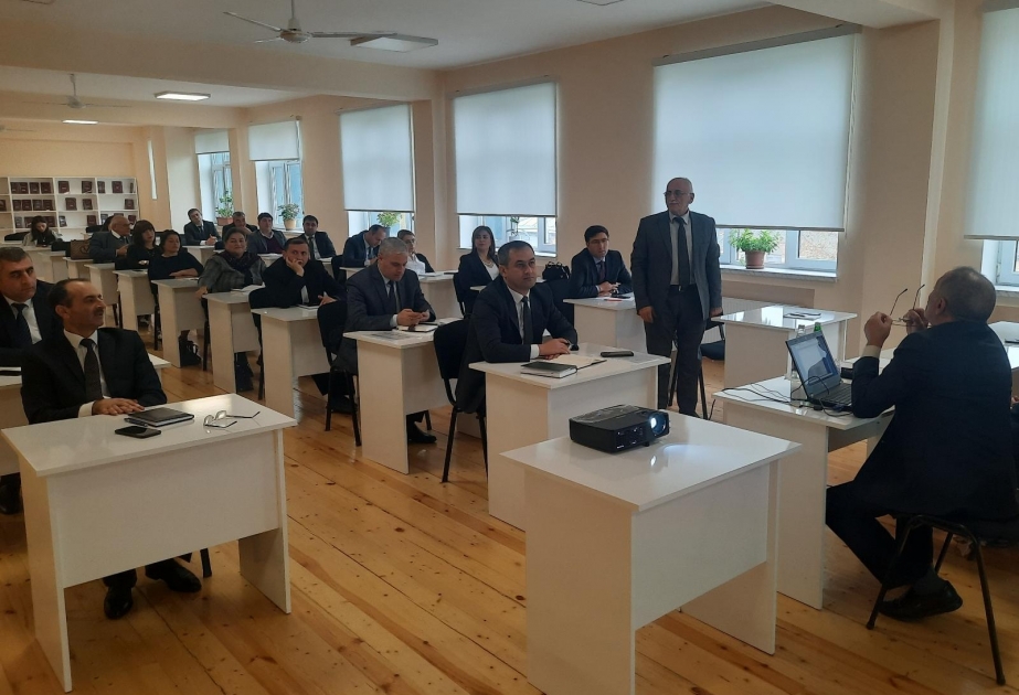 Təhsil işçiləri “Şagird-məzun” sistemindəki yeniliklər barədə məlumatlandırılıb