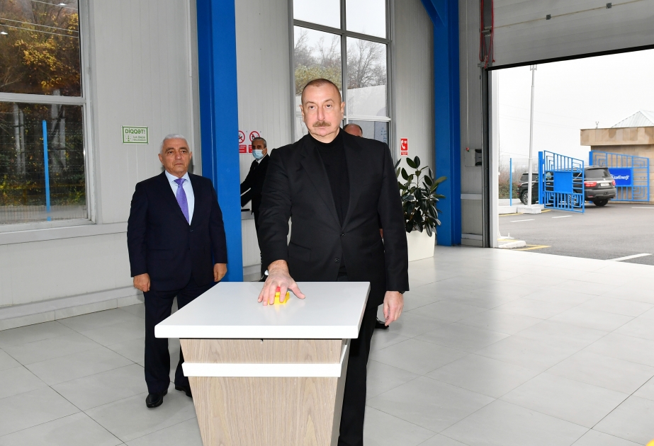 Präsident Ilham Aliyev weiht eine Reihe von Klein-Wasserkraftwerken in Oguz Region ein VIDEO