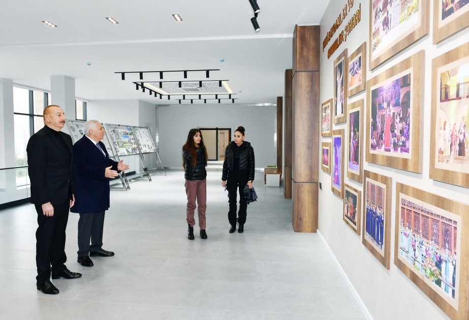 Präsident Ilham Aliyev inspiziert im neuen Verwaltungsgebäude der Exekutive der Stadt Scheki geschaffene Bedingungen VIDEO