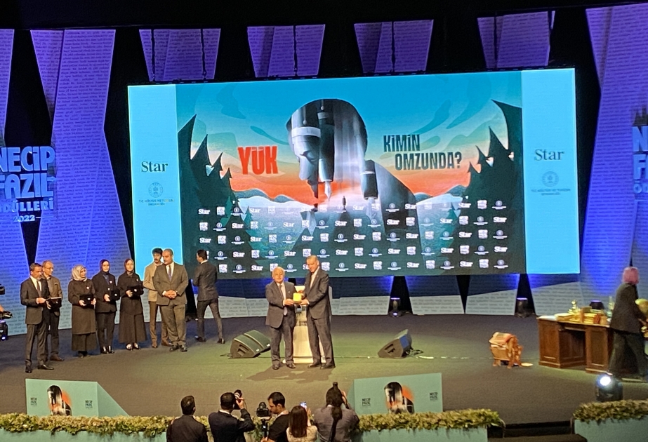 Эльчин Эфендиев удостоен премии Турции «Неджип Фазыл»
